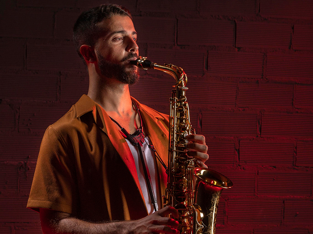 evento DJ+Saxo & Disco hits.