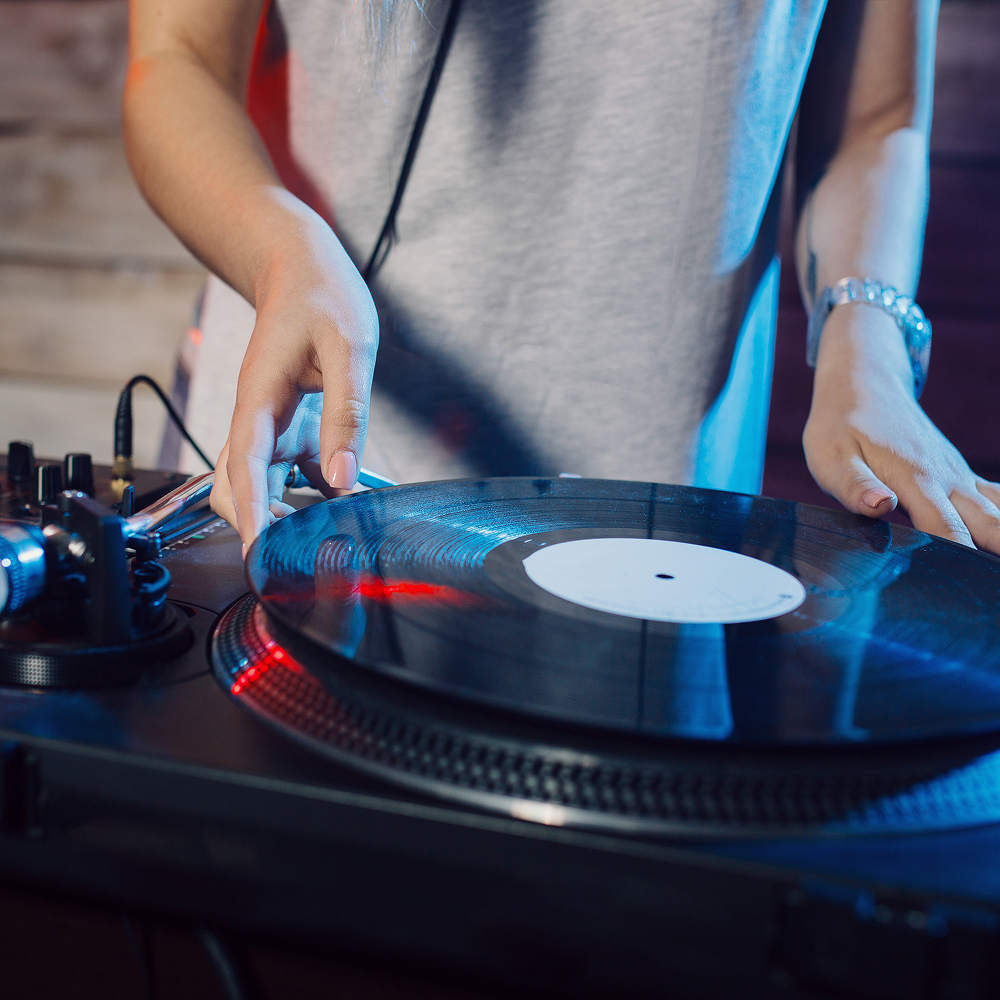 evento Dj + Percusión Pop Español & Ingles