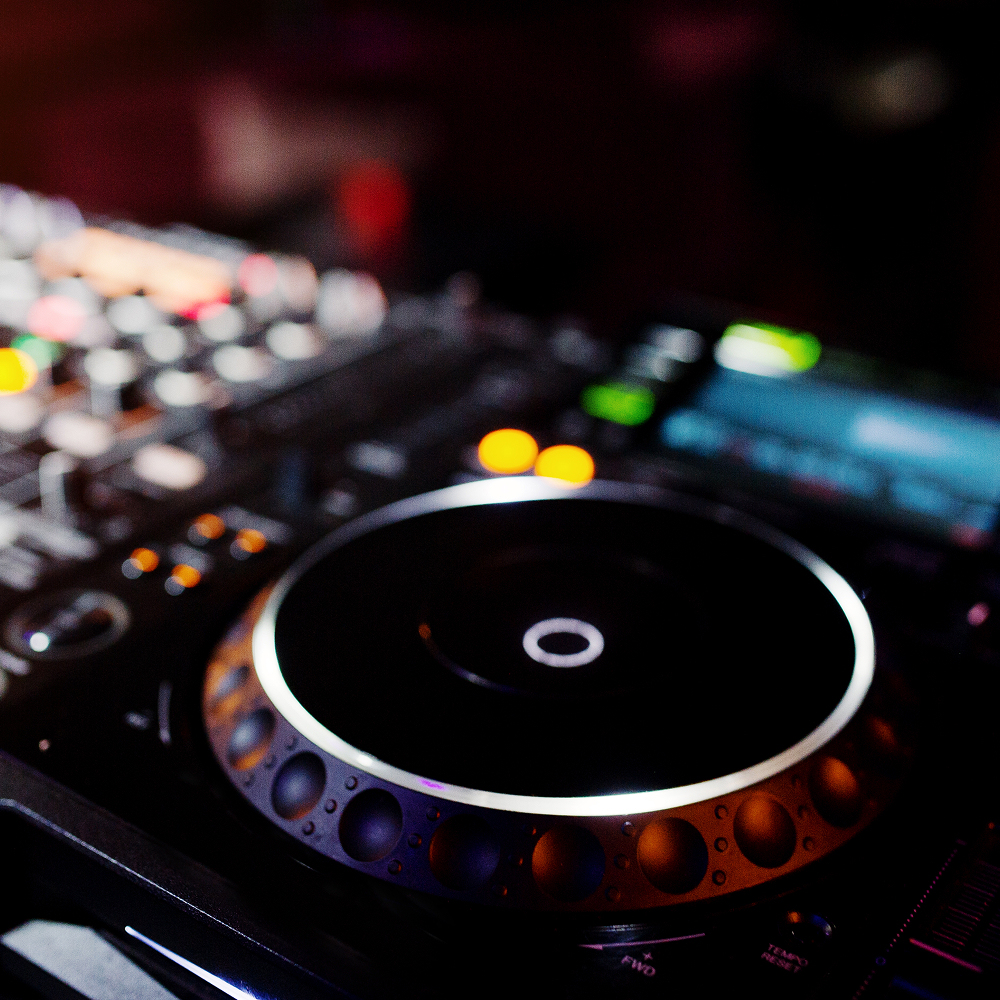 evento DJ + Percusión rock pop baladas